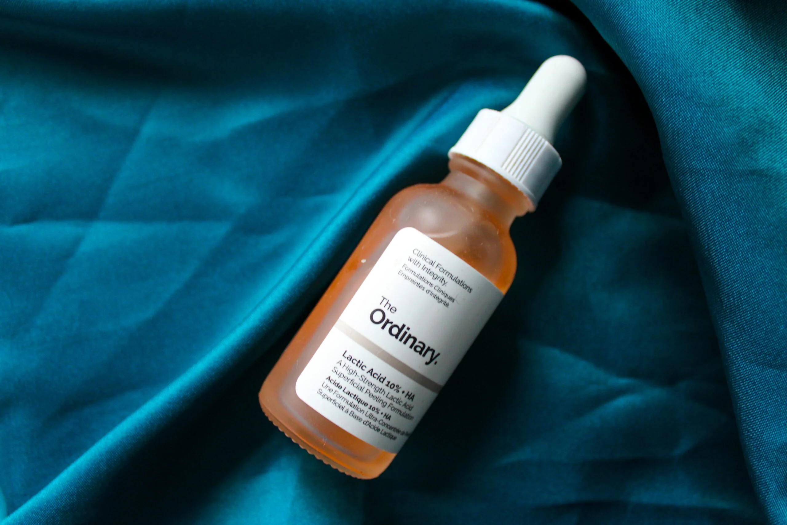 The Ordinary Lactic Acid 10% + HA: Eksfoliasi Kulit yang Lembut dan Efektif