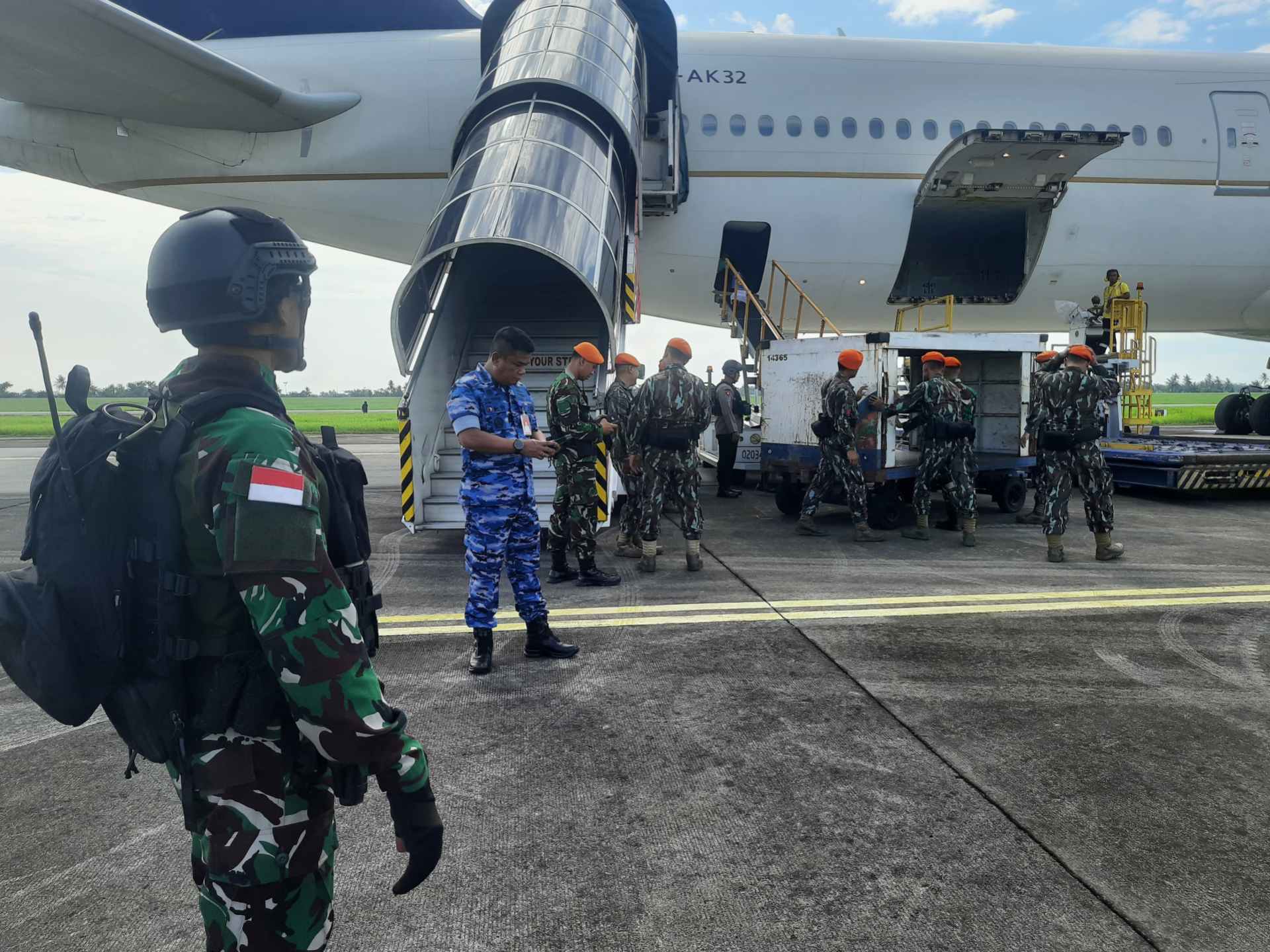 tni-evakuasi-cepat-376-penumpang-saudi-airlines-usai-ancaman-bom-di-bandara-soekarno-hatta
